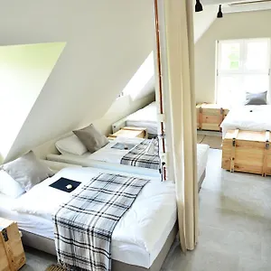  Hostal Five Point &